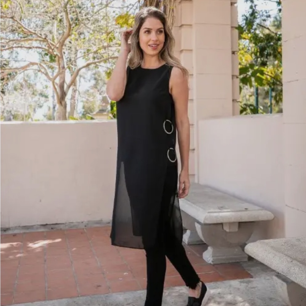 Elegant Black Sleeveless Tunic Top